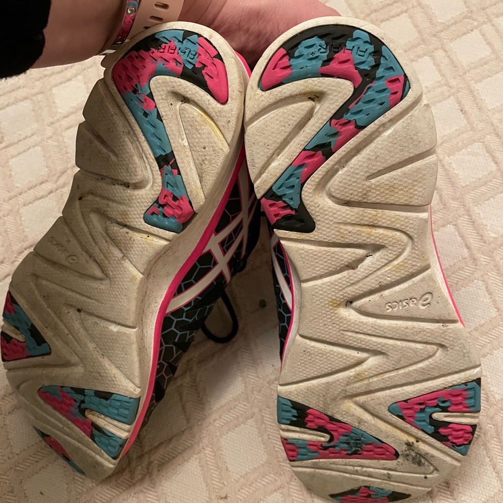 Women’s ASICS runners - Picture 3 of 6